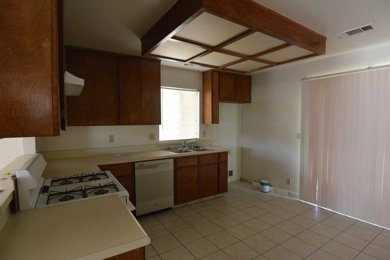 1136 W Damron Ave - Photo 7 of 11