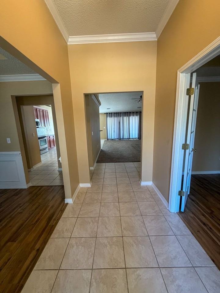 4697 Lovegrass Ln - Photo 3 of 15