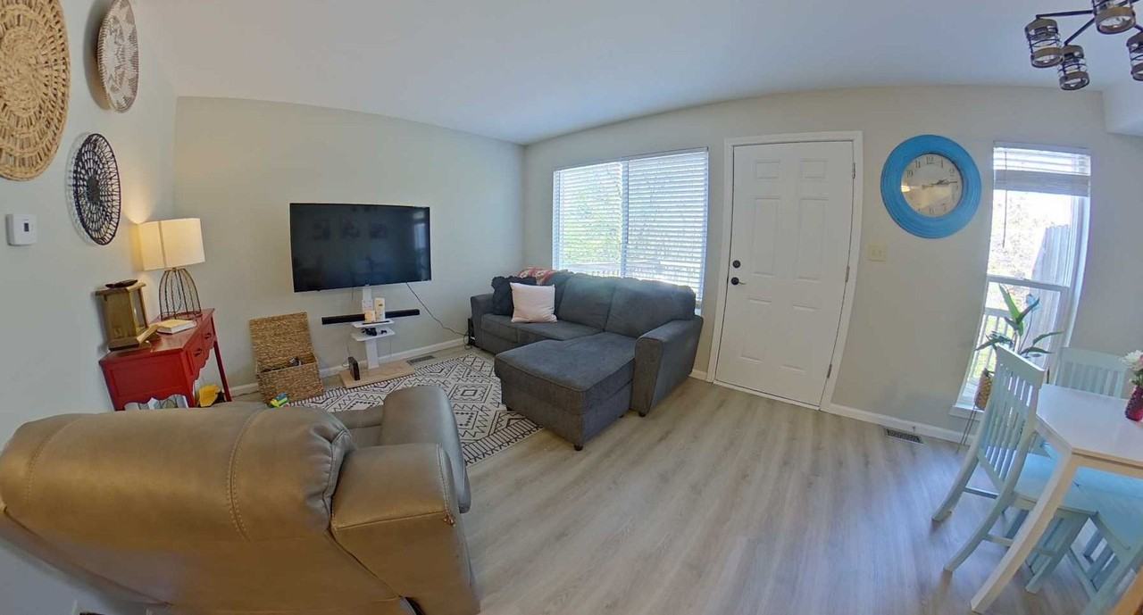 1945 Crescent Dr - Photo 3 of 14