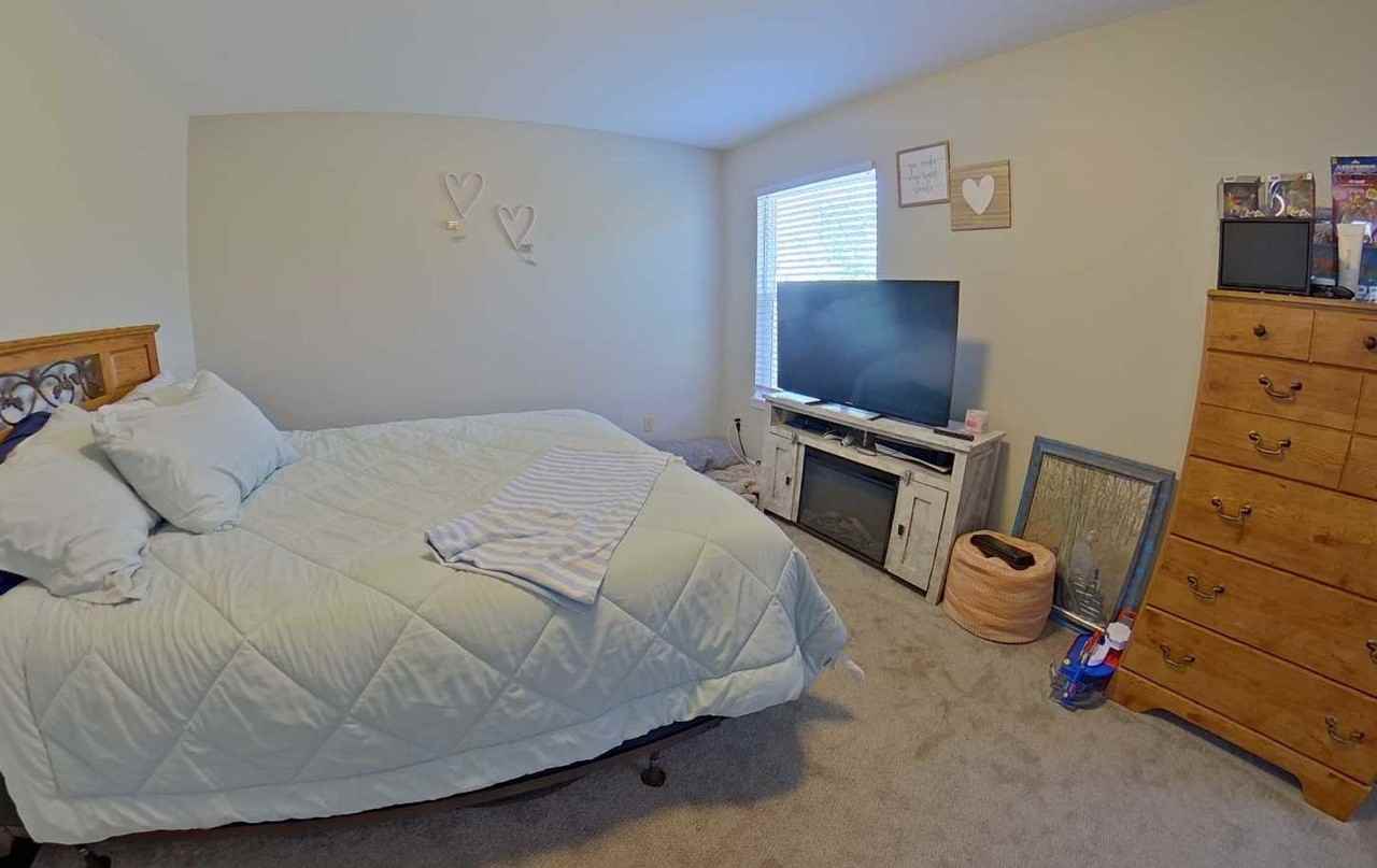 1945 Crescent Dr - Photo 4 of 14