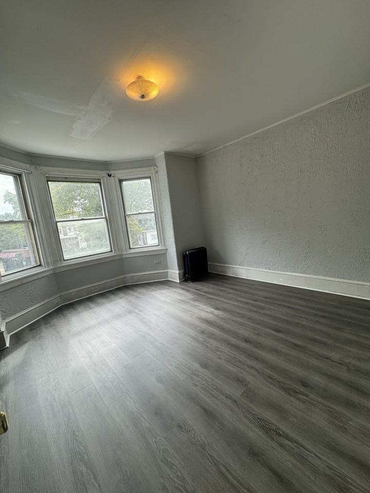 4660 Castor Ave 2nd Fl #2ndFL - Photo 4 of 12