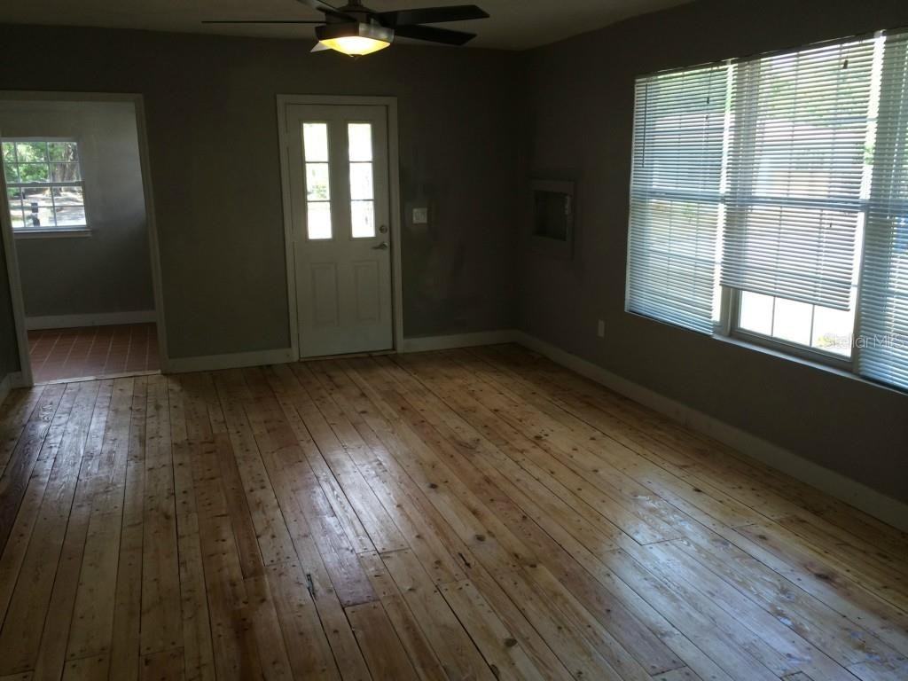 514 W Plaza Pl - Photo 2 of 8