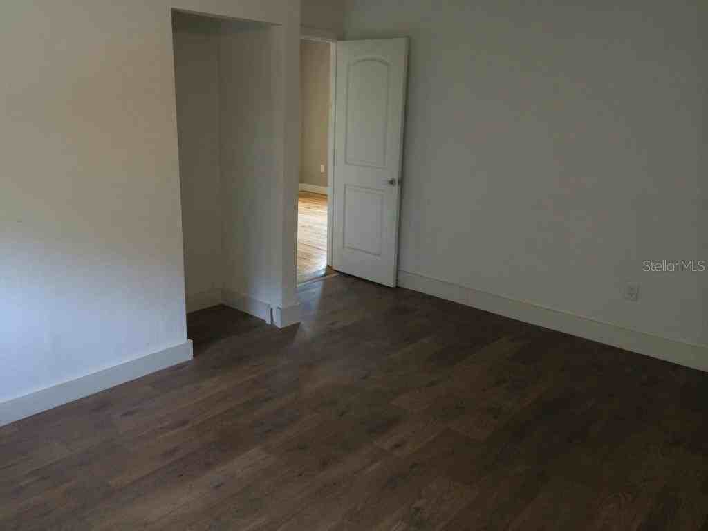 514 W Plaza Pl - Photo 6 of 8