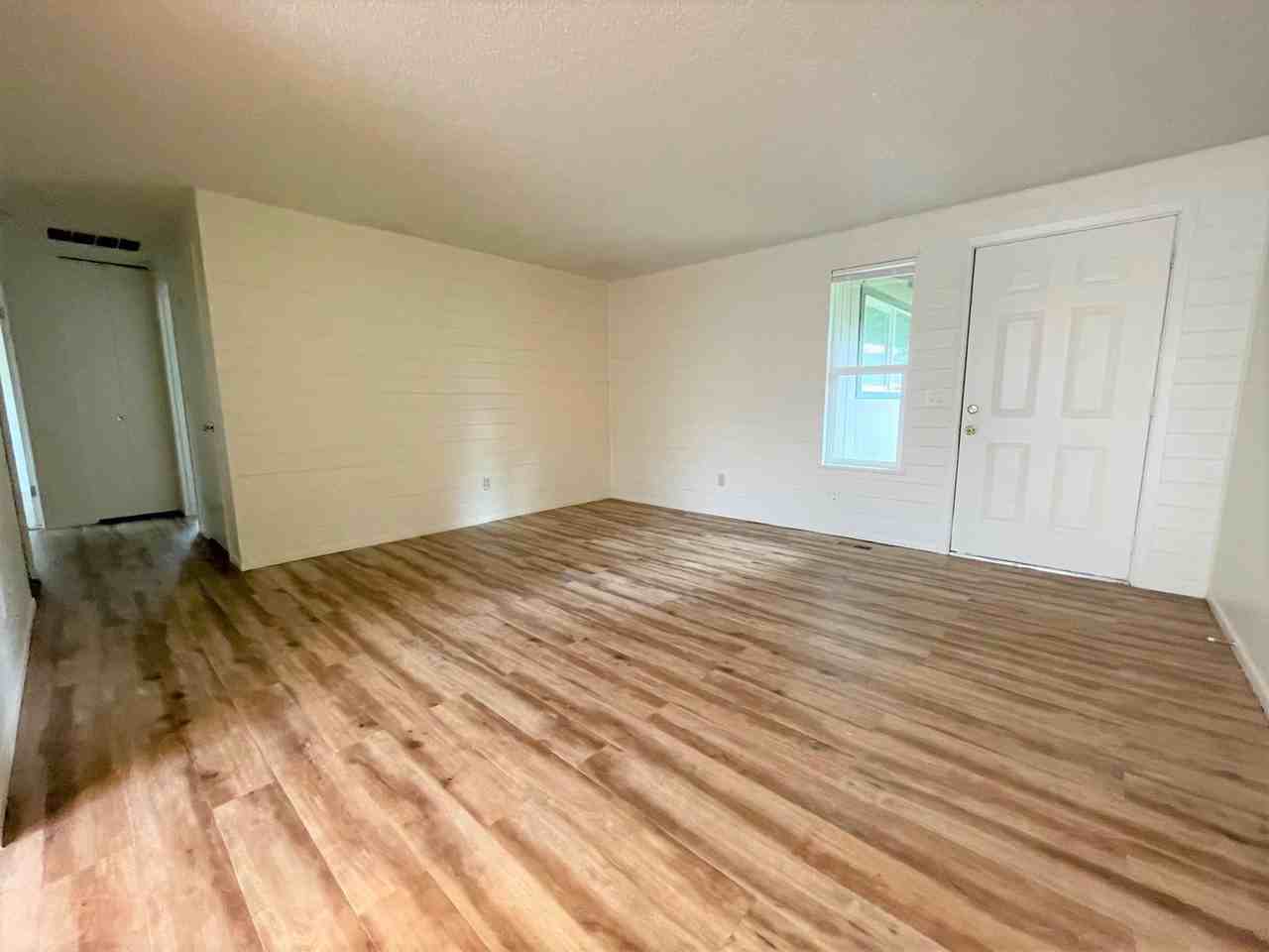 1330 S Ivy St - Photo 3 of 15