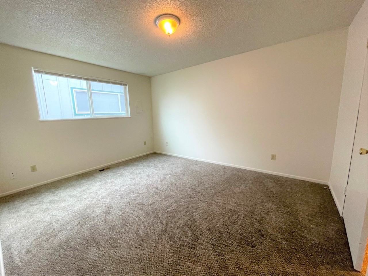 1330 S Ivy St - Photo 6 of 15