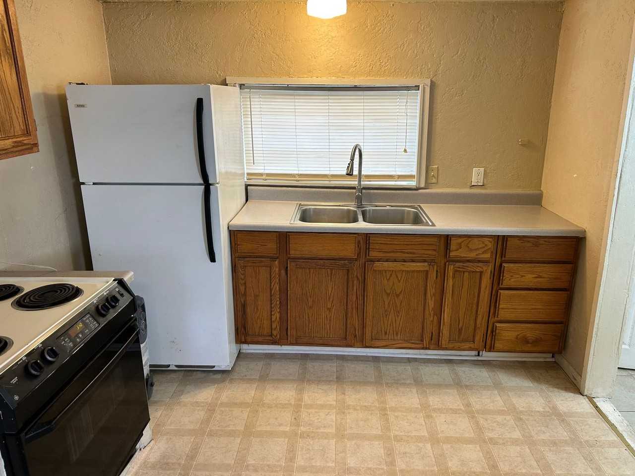 312 W 2nd St - Photo 6 of 6