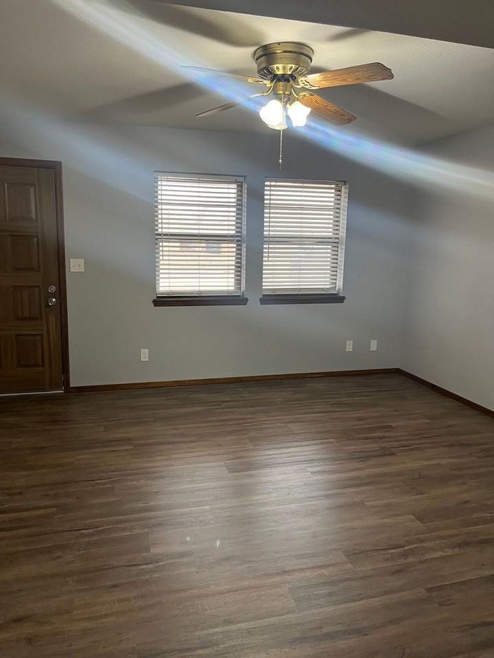 5205 Parkwood Ave - Photo 4 of 11