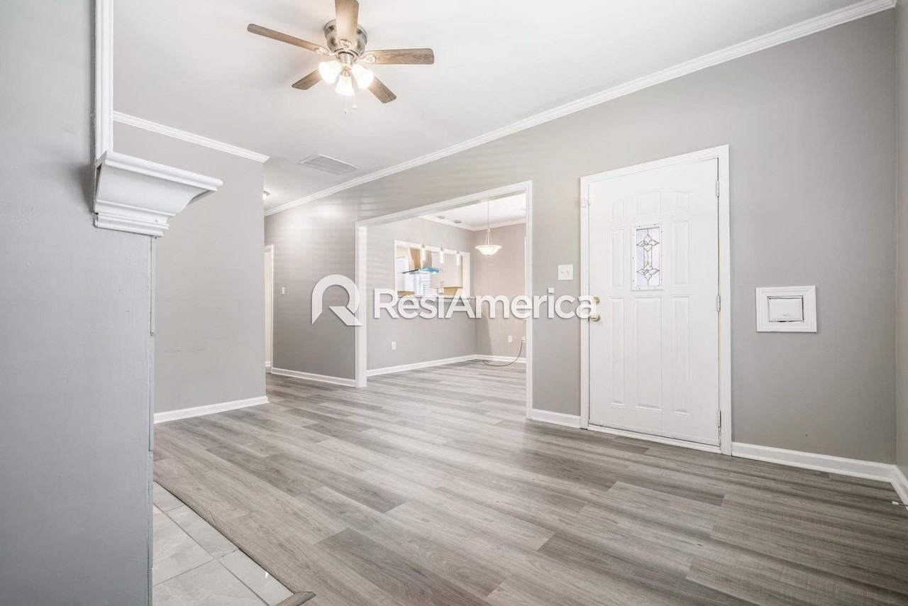 1595 Glenview Ave - Photo 3 of 18