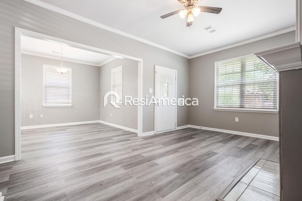 1595 Glenview Ave - Photo 4 of 18