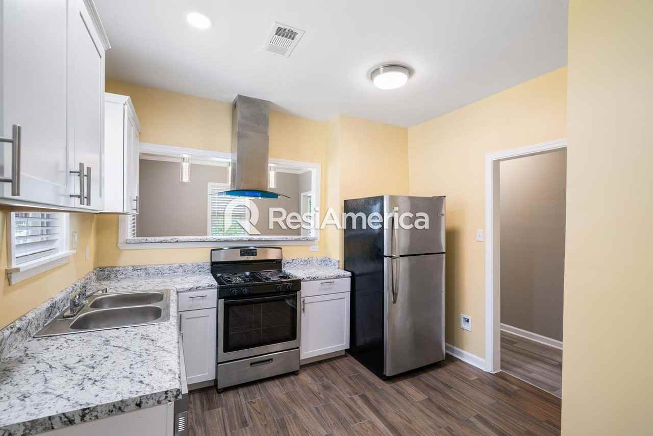 1595 Glenview Ave - Photo 7 of 18