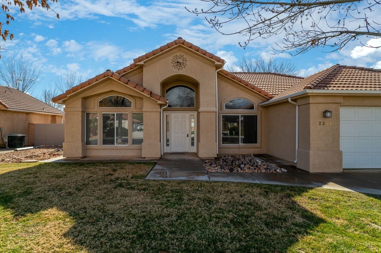 2386 E 630 N - Photo 3 of 38