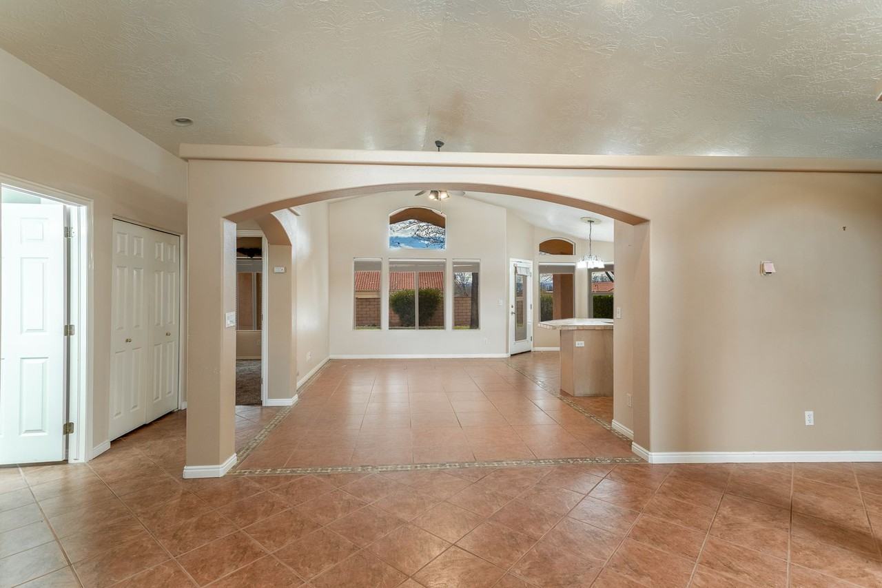 2386 E 630 N - Photo 7 of 38