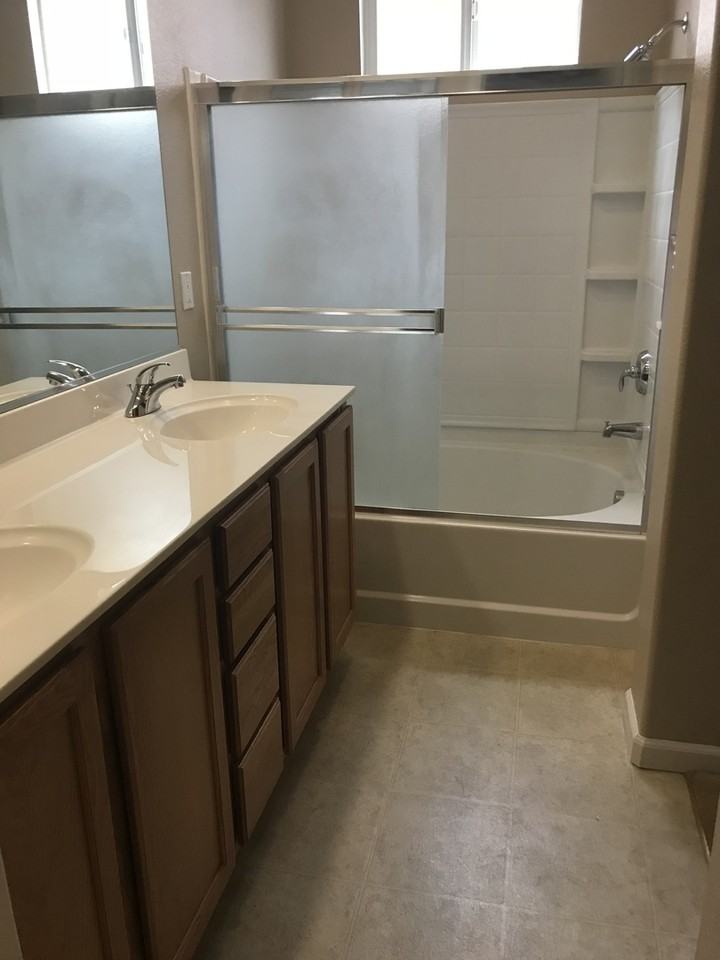 1213 Strawberry Ct - Photo 6 of 8