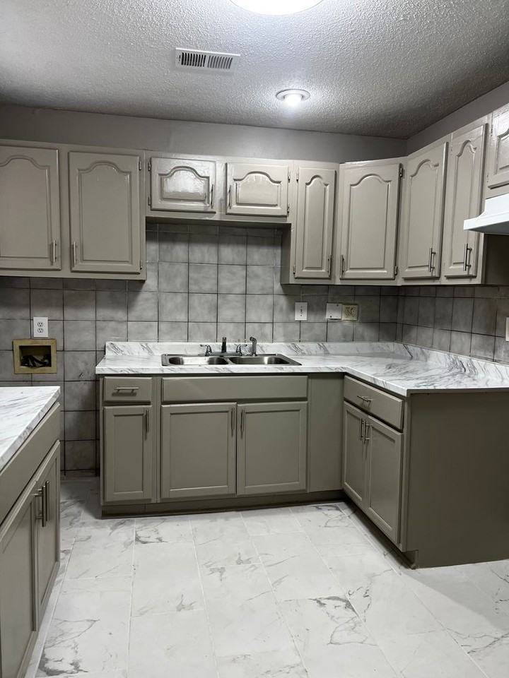 3172 Woodrow St - Photo 2 of 7