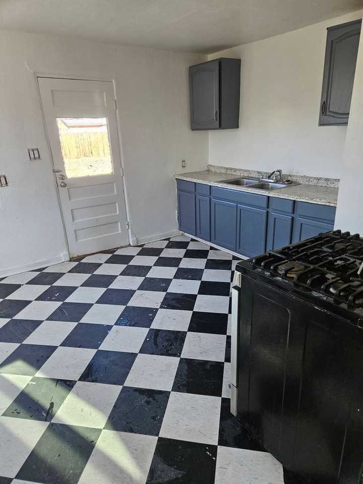 4607 Carlton St Nw - Photo 4 of 13