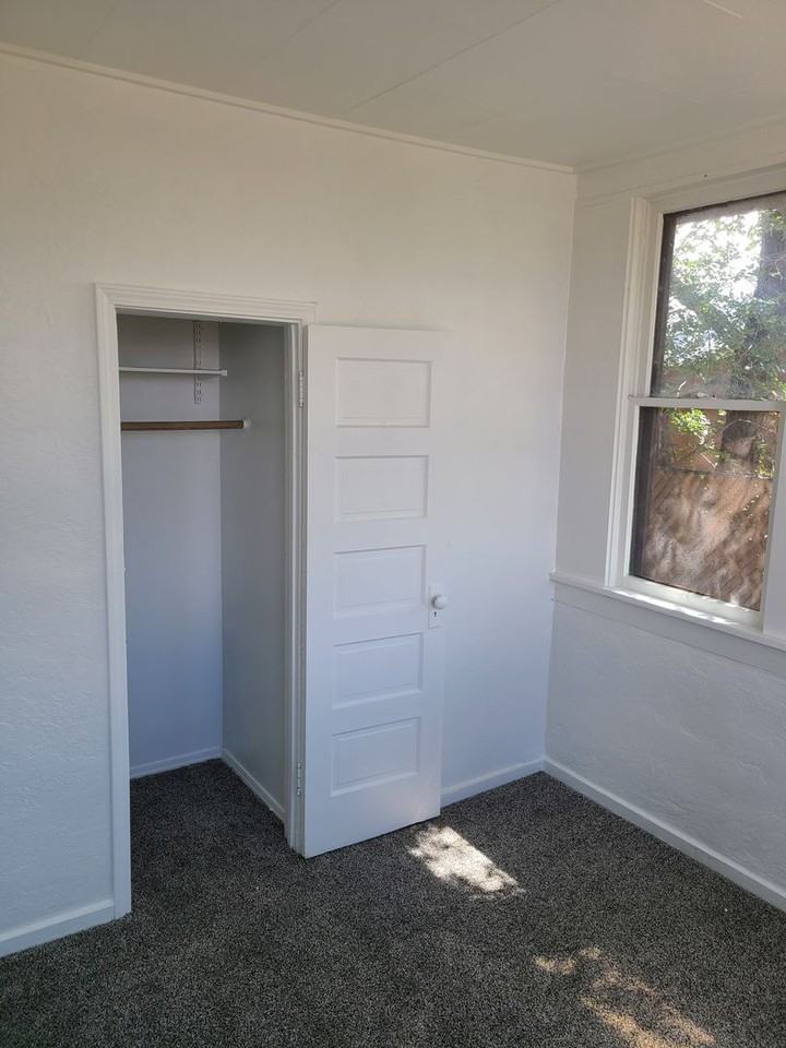 1300 Edith Blvd Se - Photo 6 of 19