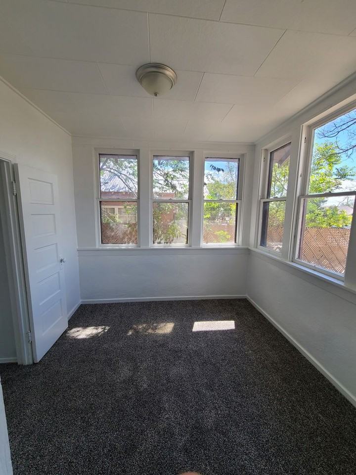 1300 Edith Blvd Se - Photo 7 of 19