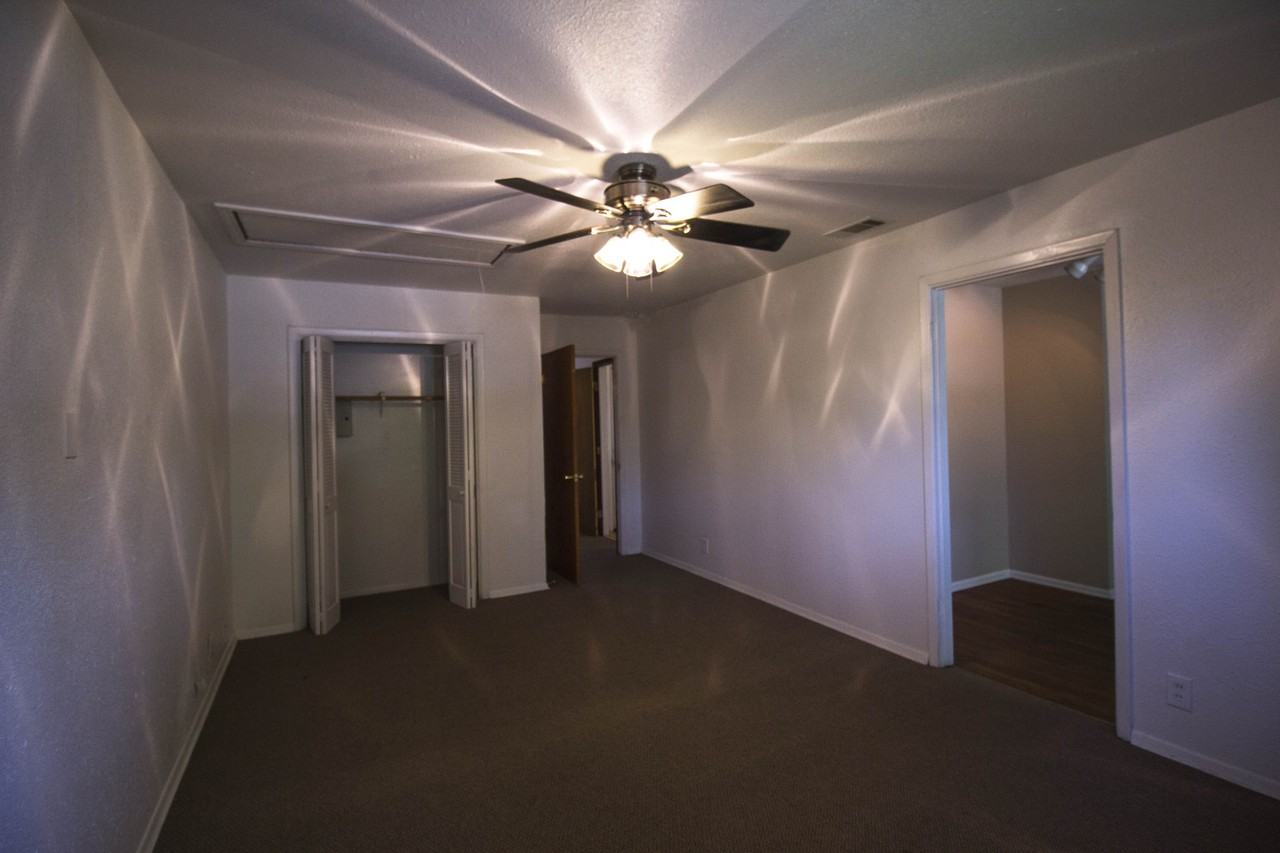 1004 Crescent St - Photo 2 of 16