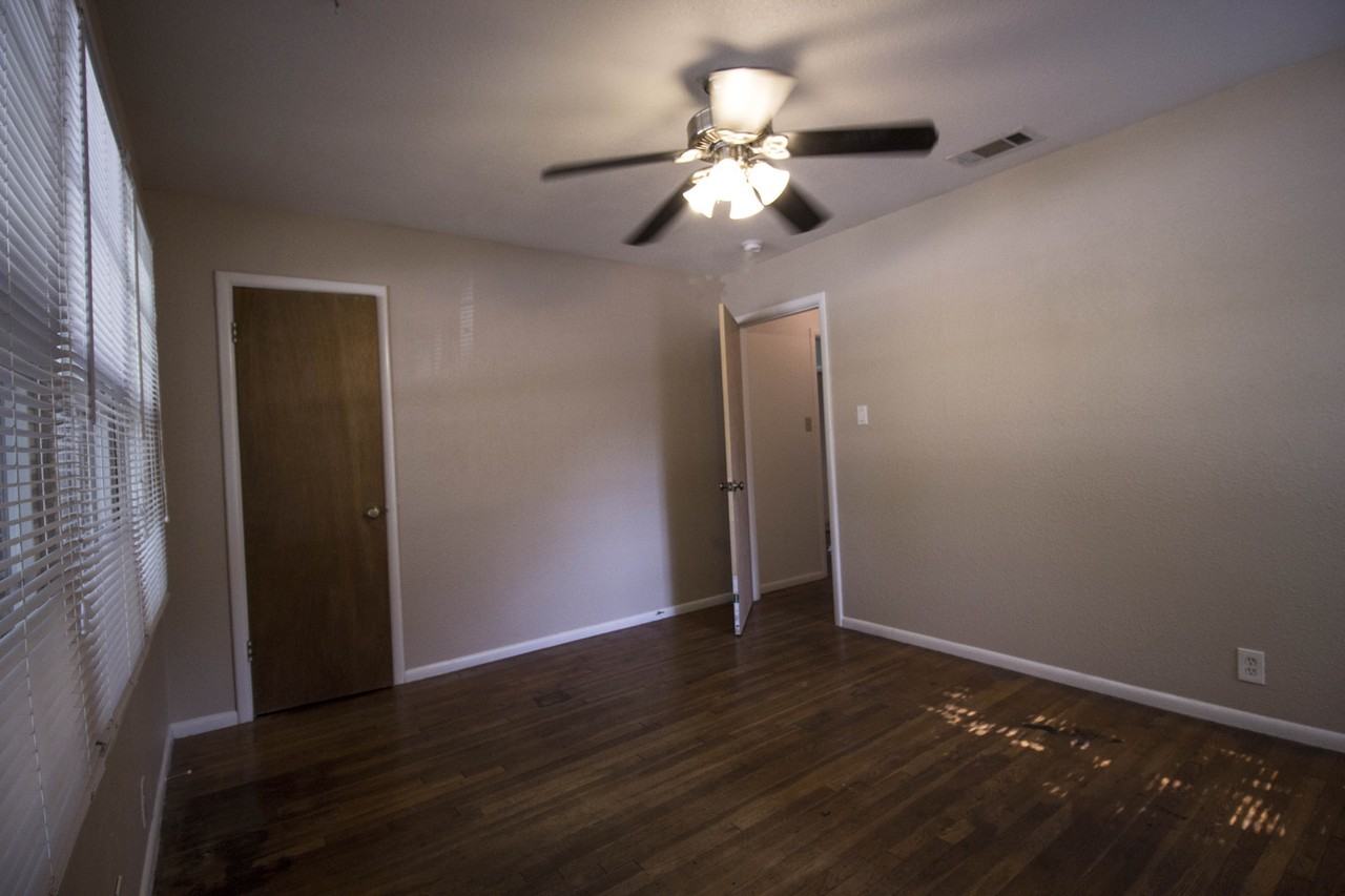 1004 Crescent St - Photo 5 of 16