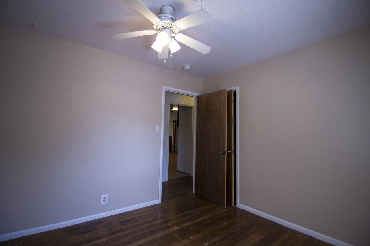 1004 Crescent St - Photo 6 of 16