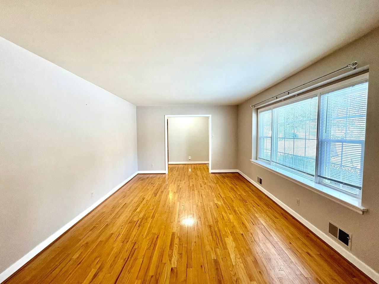 11011 Pennway Dr - Photo 2 of 13