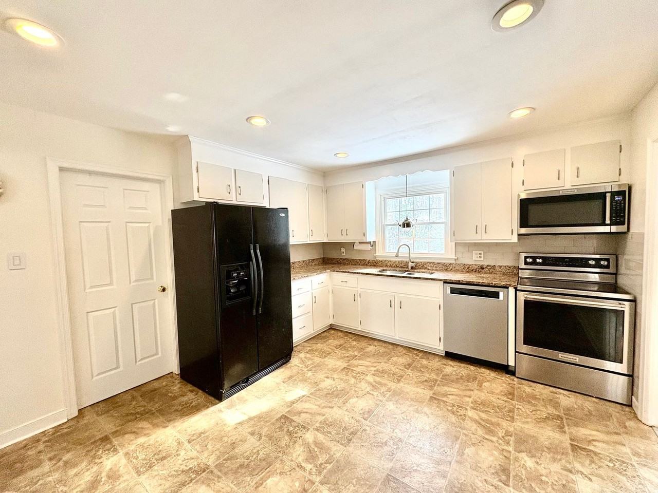 11011 Pennway Dr - Photo 5 of 13