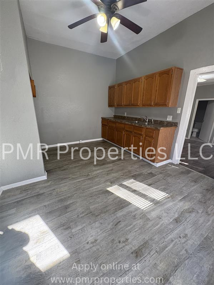 916 S 16th St - Photo 3 of 7