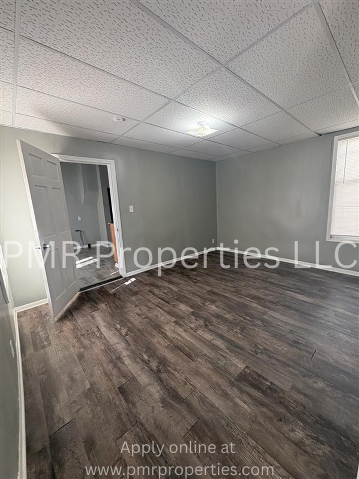 916 S 16th St - Photo 4 of 7