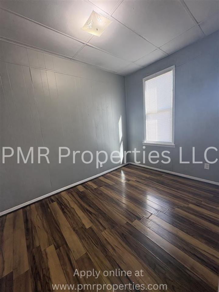 916 S 16th St - Photo 5 of 7