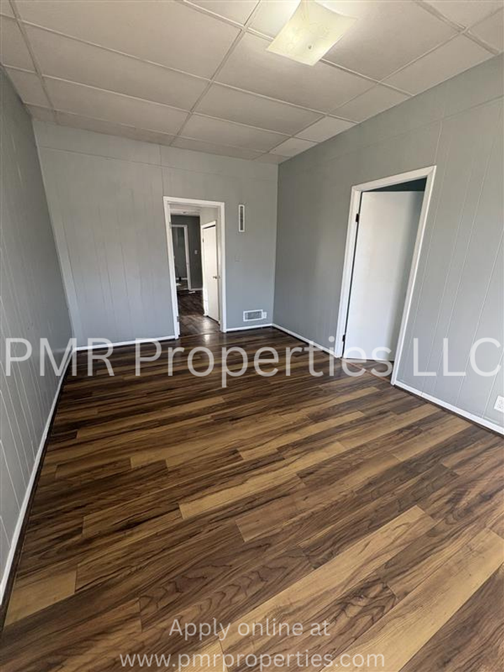 916 S 16th St - Photo 6 of 7