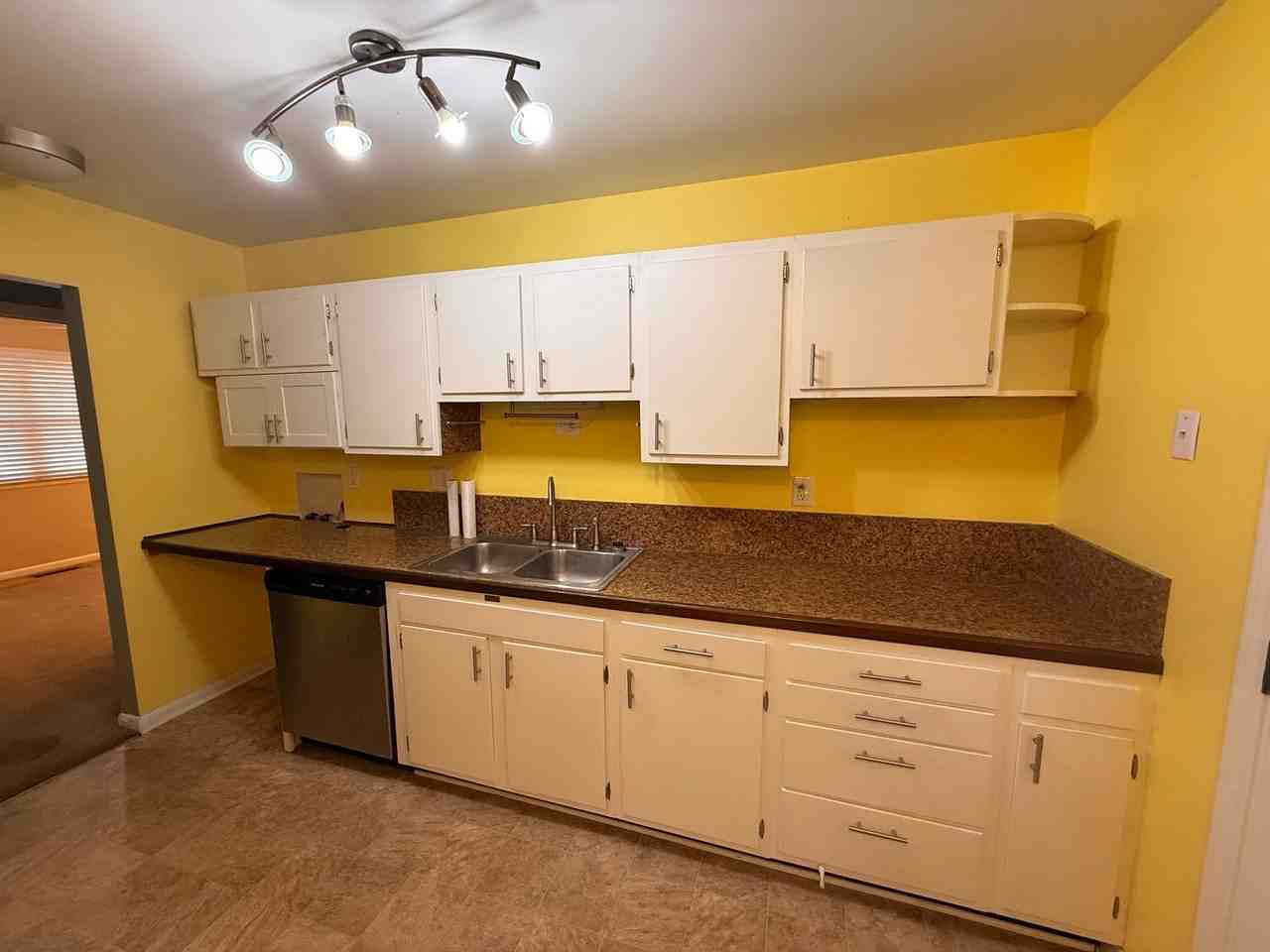 2431 Proctor Knott Dr - Photo 3 of 14