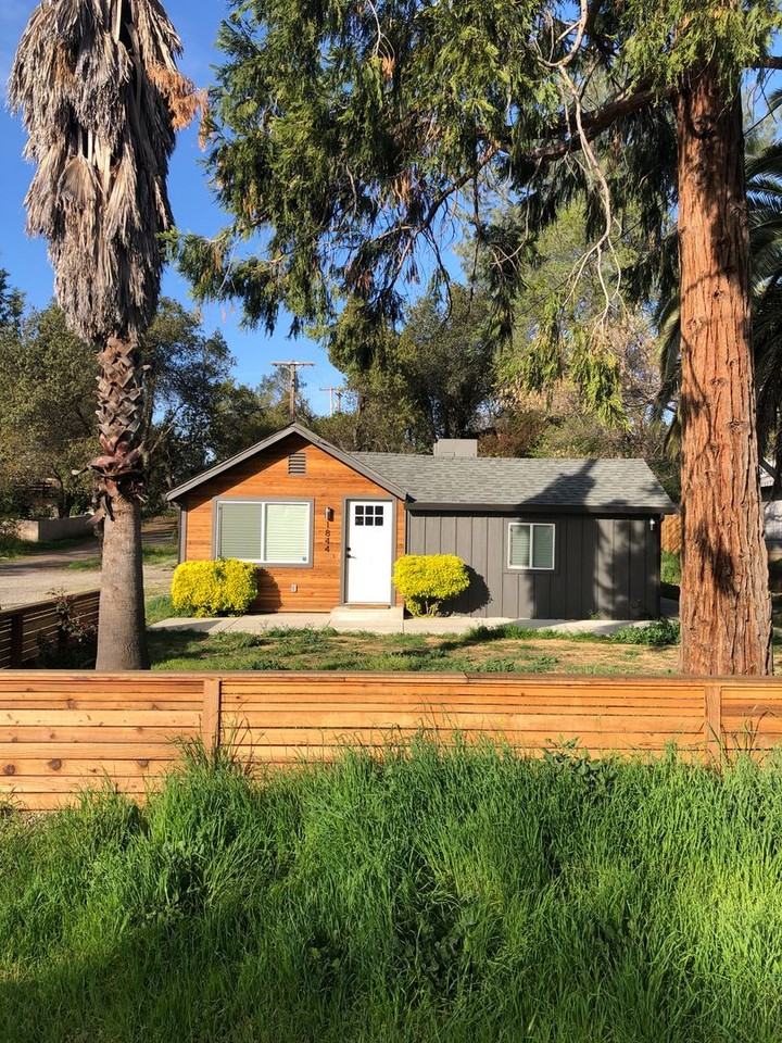 1844 Oregon St - Photo 2 of 20