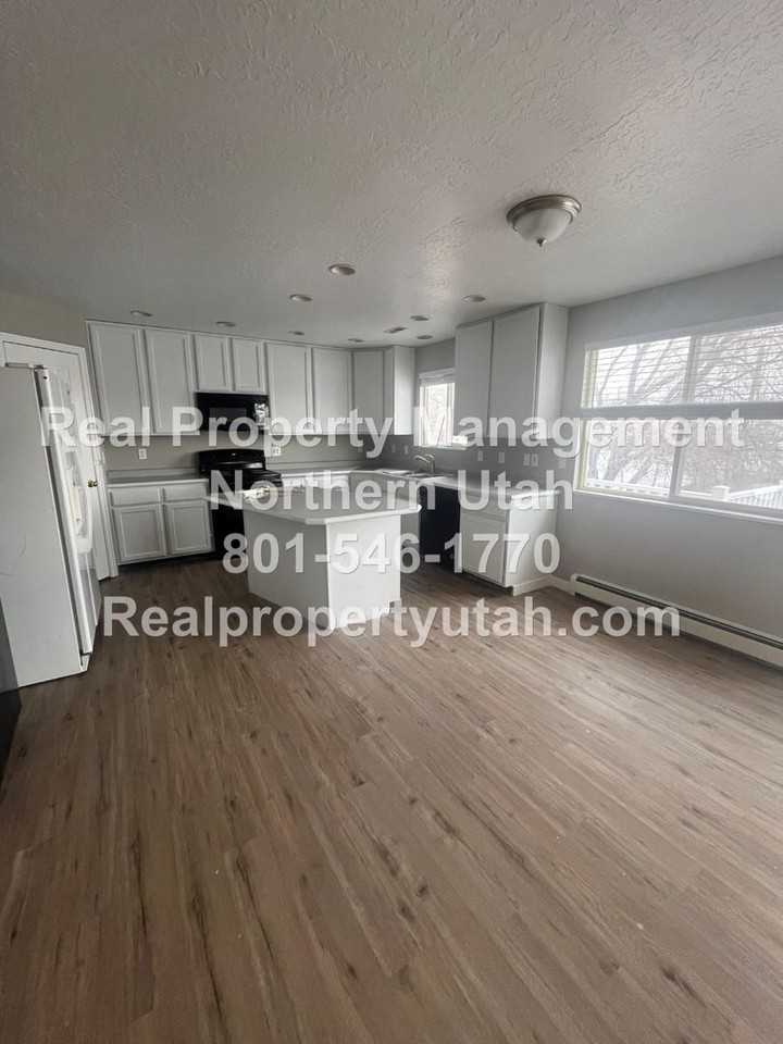 3051 W Gordon Ave - Photo 5 of 14