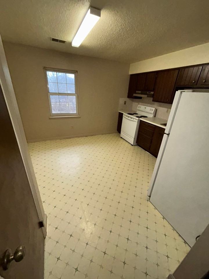 Big Creek Apartments - Photo 2 of 6