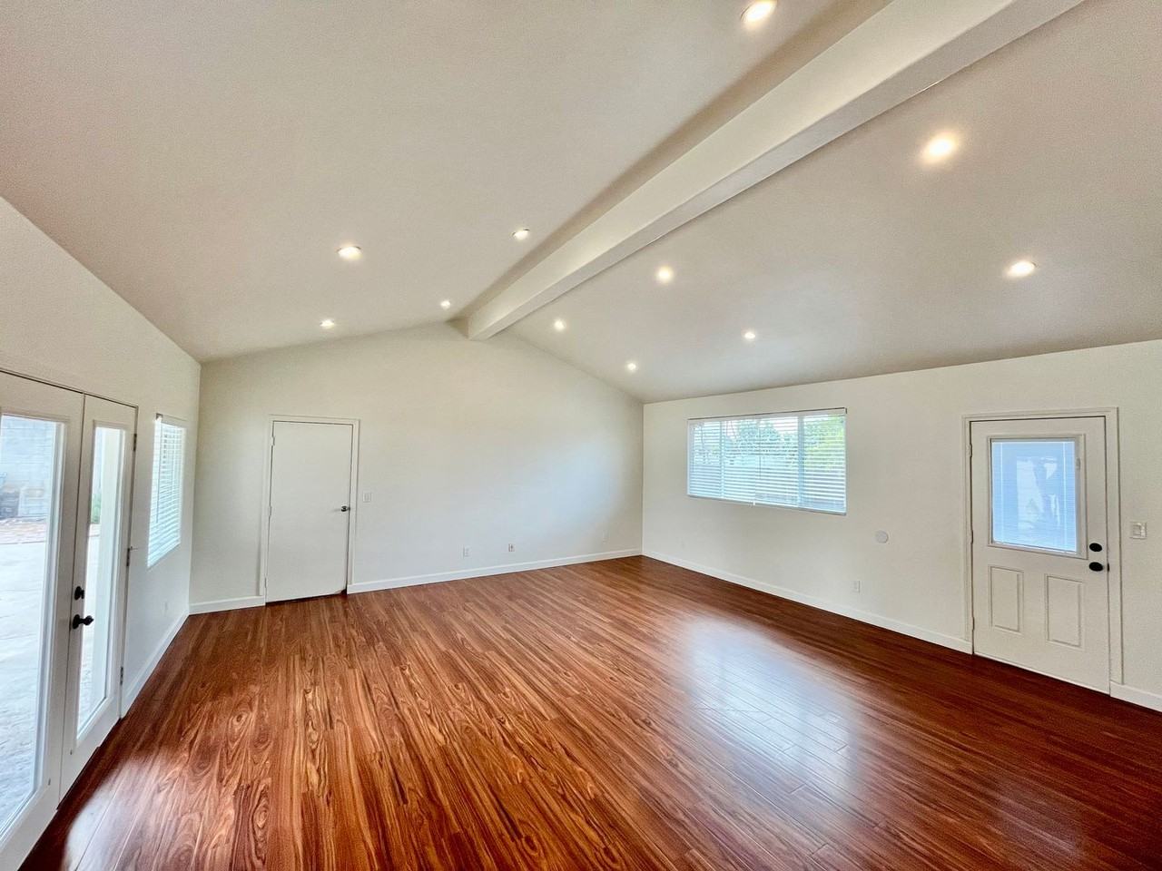 6903 Eberhart St - Photo 7 of 20