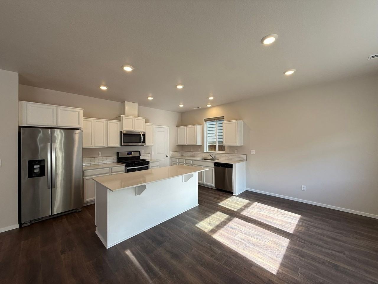 2917 W St - Photo 5 of 40