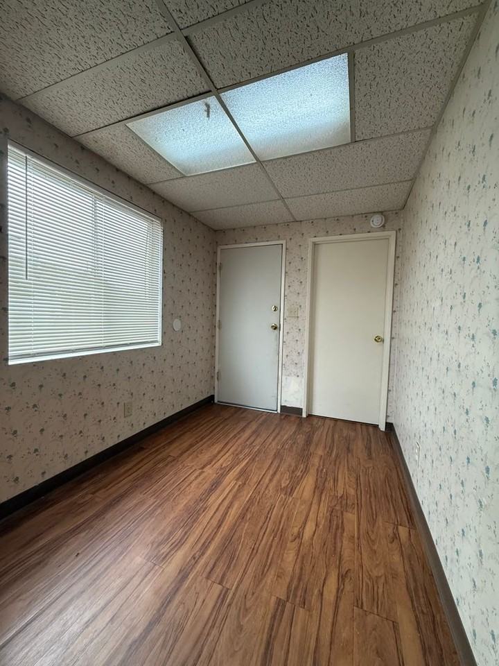 319 F St - Photo 4 of 12