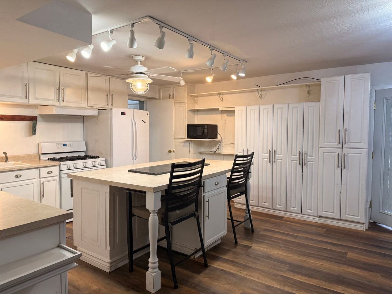 104 S Ridgewood Dr #2 - Photo 4 of 15