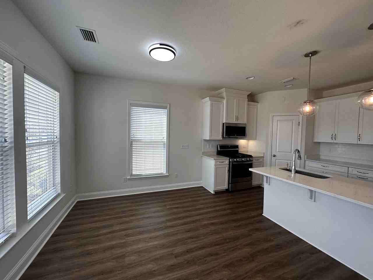 2918 Fontana St - Photo 3 of 18