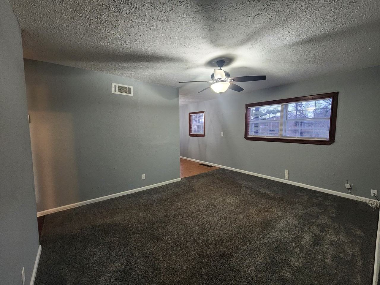 1122 E Alice St - Photo 5 of 30