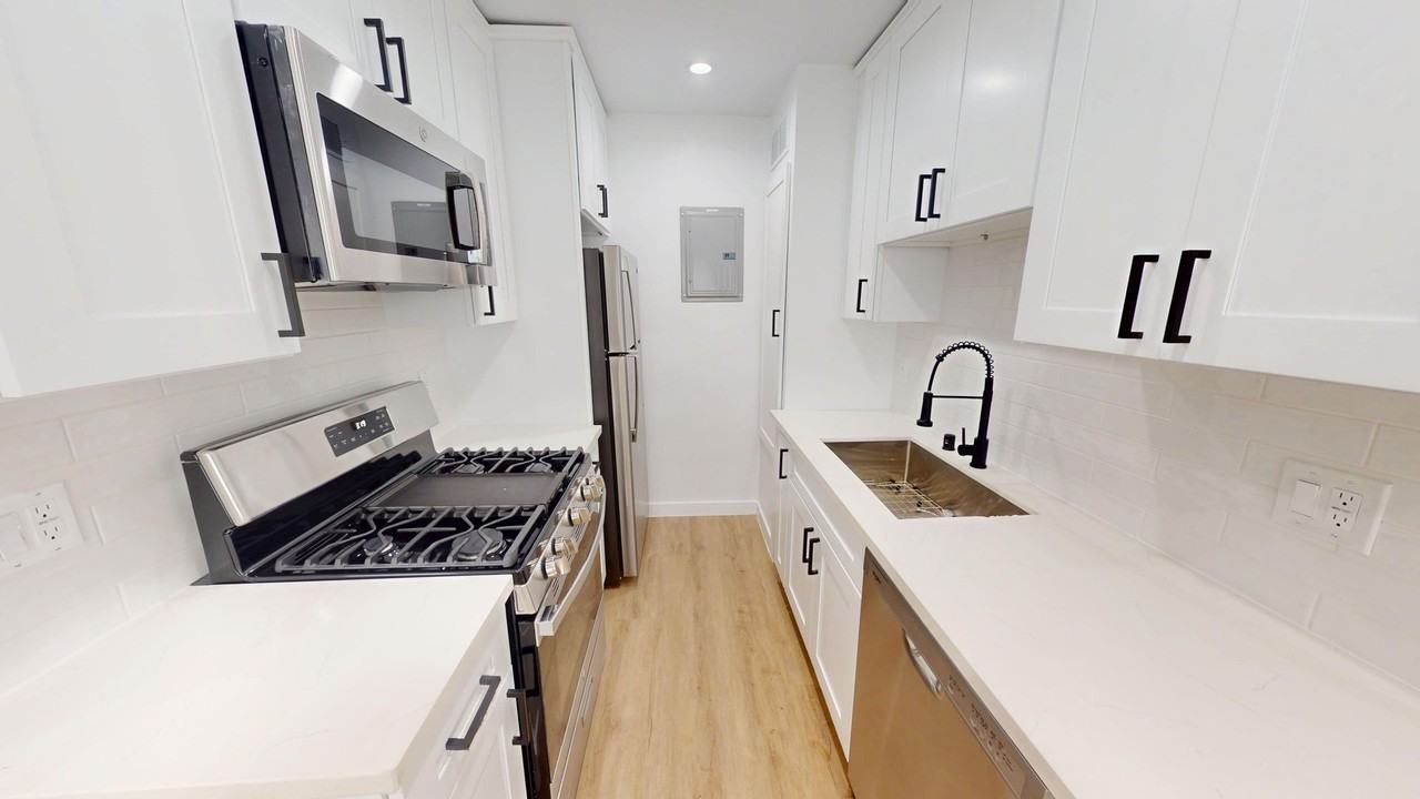 Welcome Home || Newly Upgraded WeHo Apt || FREE RENT! - Photo 4 of 16