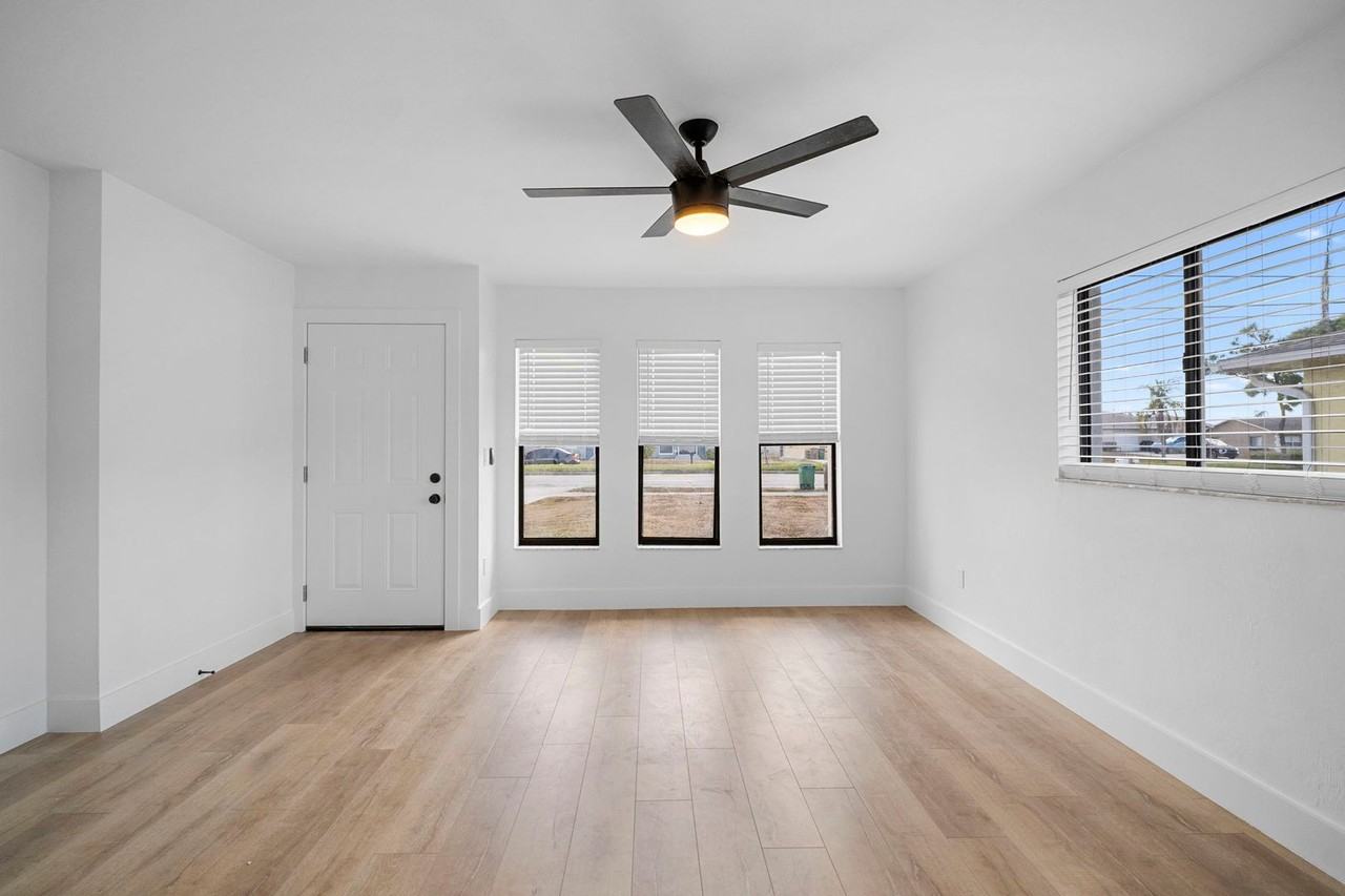 617 Hancock Bridge Pkwy - Photo 3 of 26