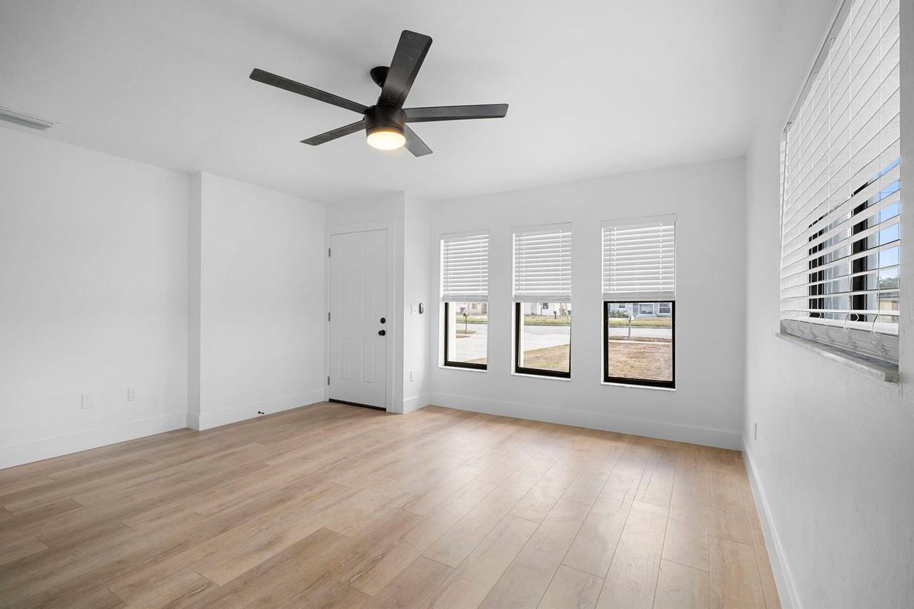 617 Hancock Bridge Pkwy - Photo 4 of 26