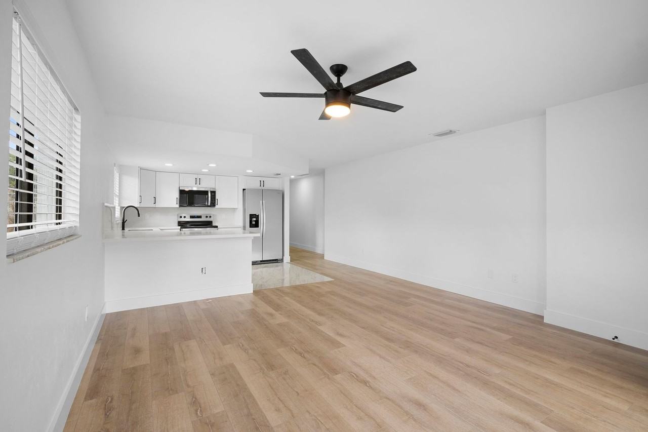 617 Hancock Bridge Pkwy - Photo 5 of 26