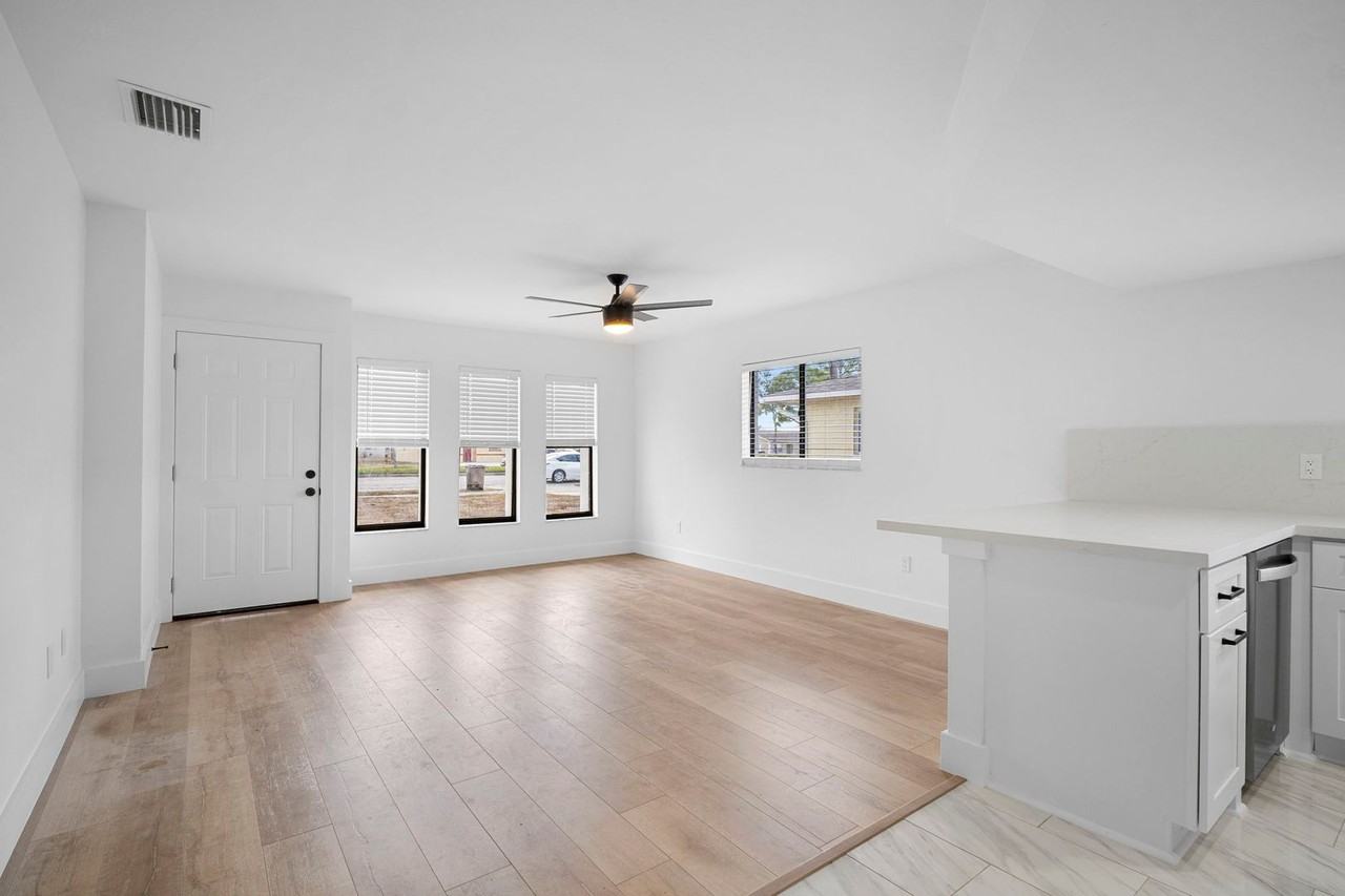 617 Hancock Bridge Pkwy - Photo 7 of 26