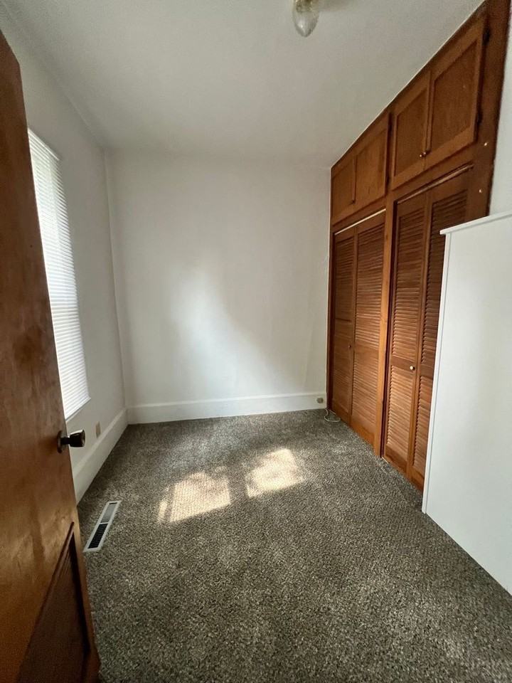 420 Sand Ridge Rd - Photo 3 of 7