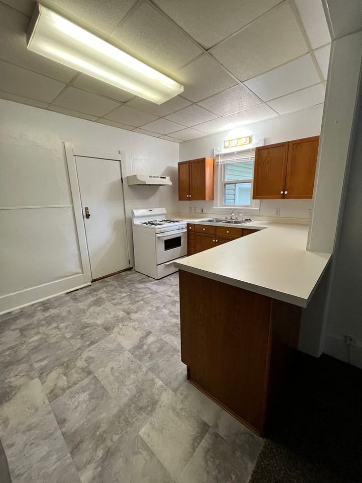 420 Sand Ridge Rd - Photo 5 of 7