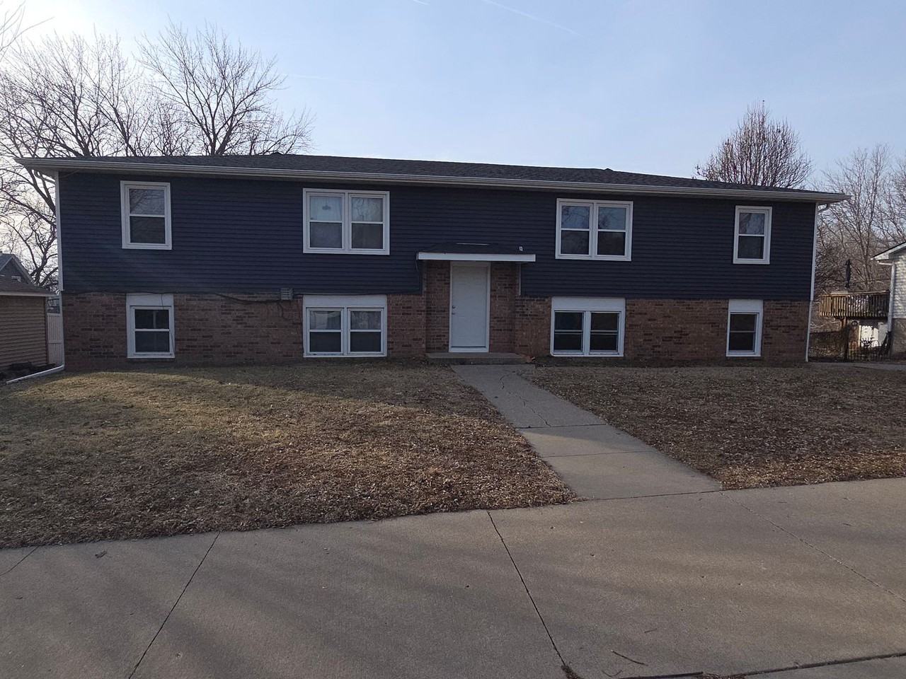 808 Davenport St - Photo 2 of 17