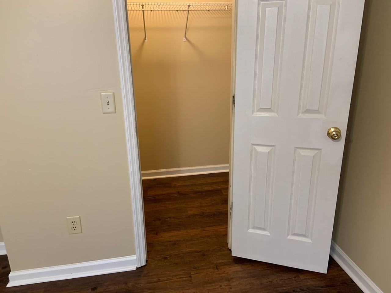 1960 Sara St - Photo 6 of 8