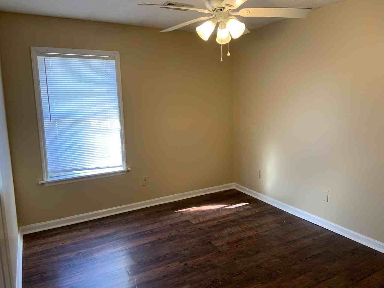 1960 Sara St - Photo 7 of 8